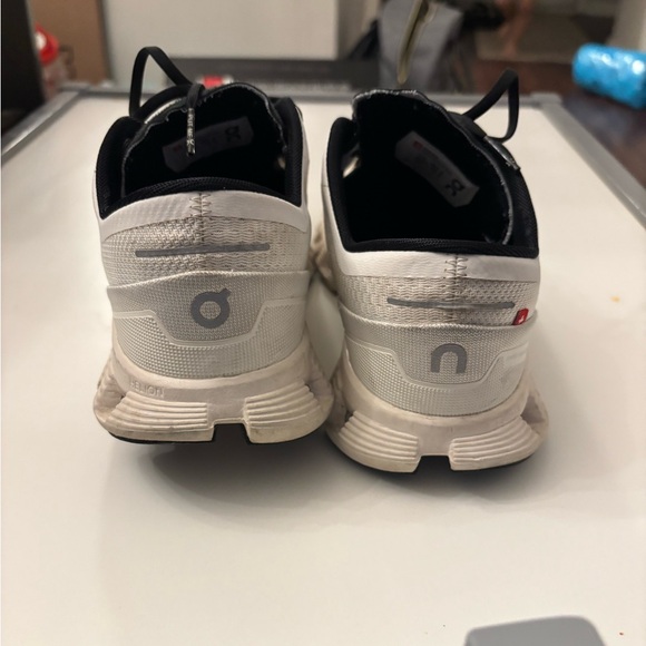 On clouds - Picture 2 of 4